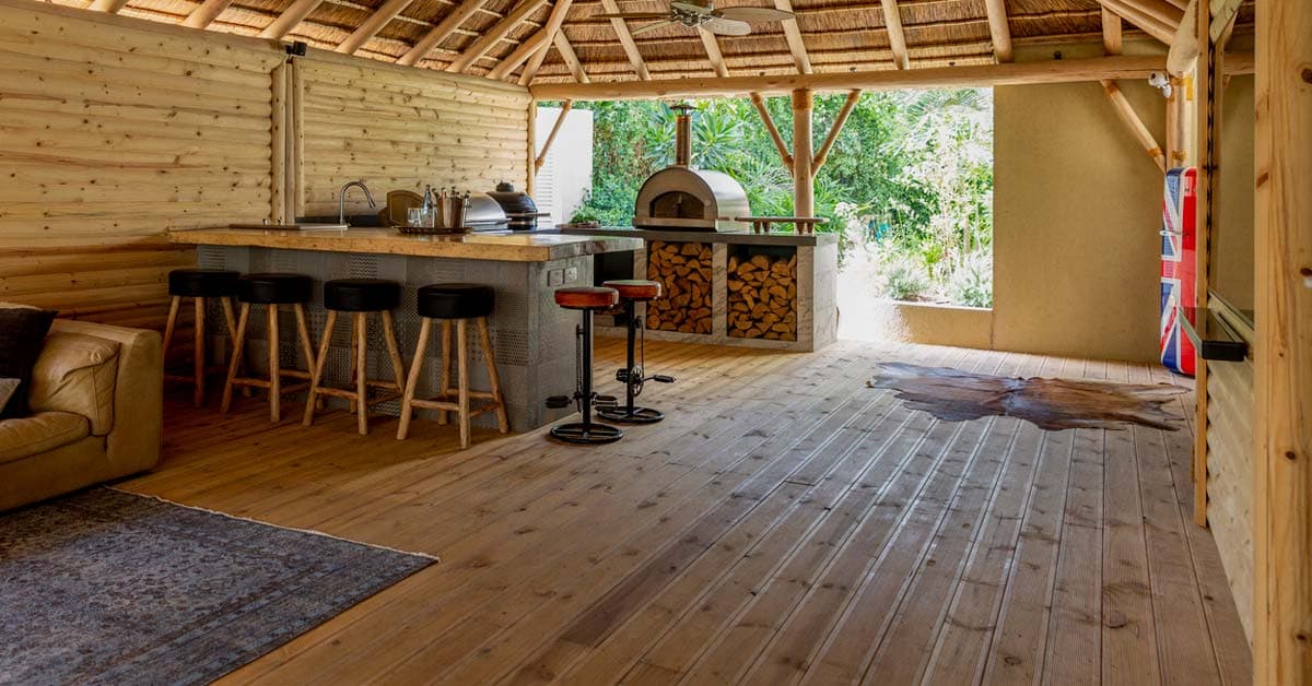 Mejore el espacio exterior de su hogar: con la calidez de nuestras cubiertas de madera