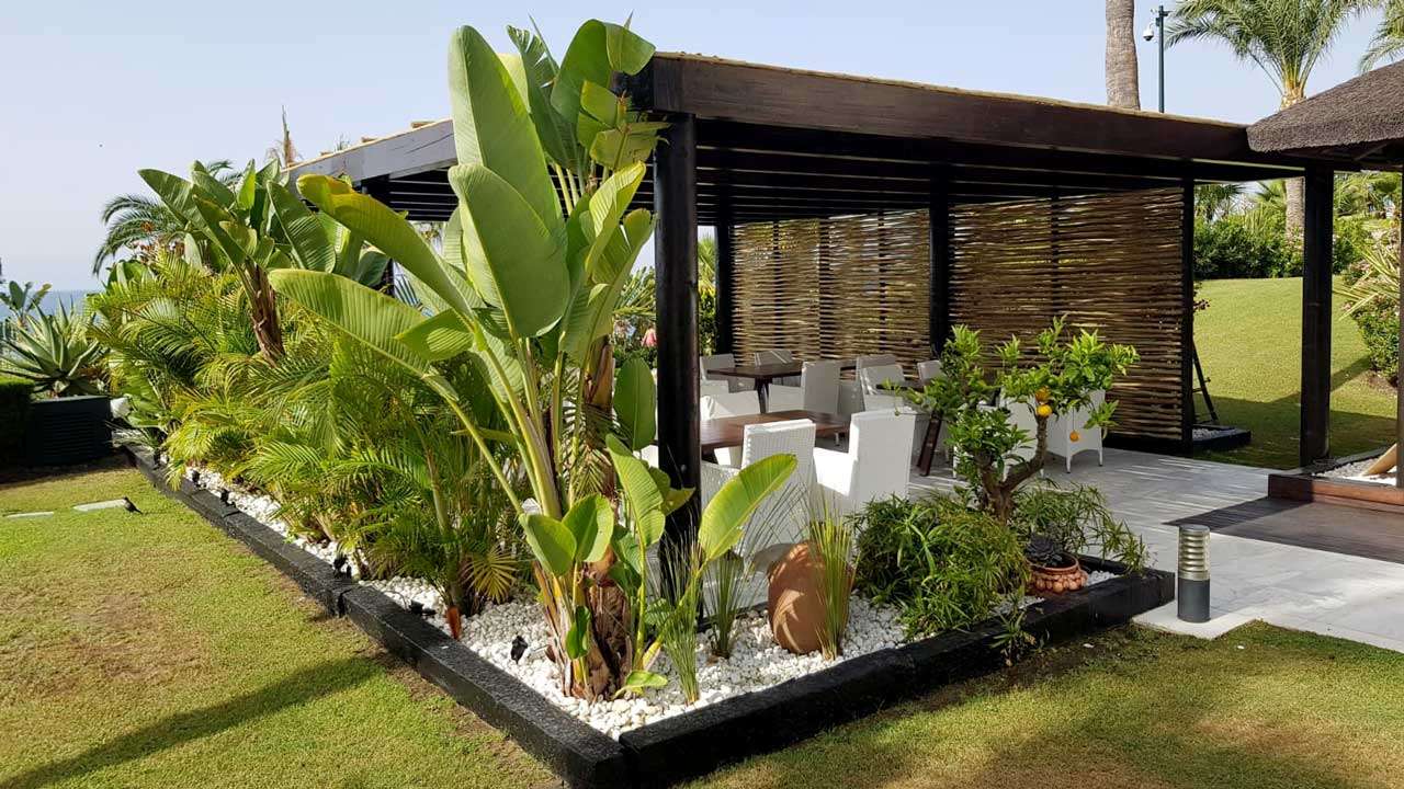 Las Dunas Park semi-shaded timber pergola with ocean view